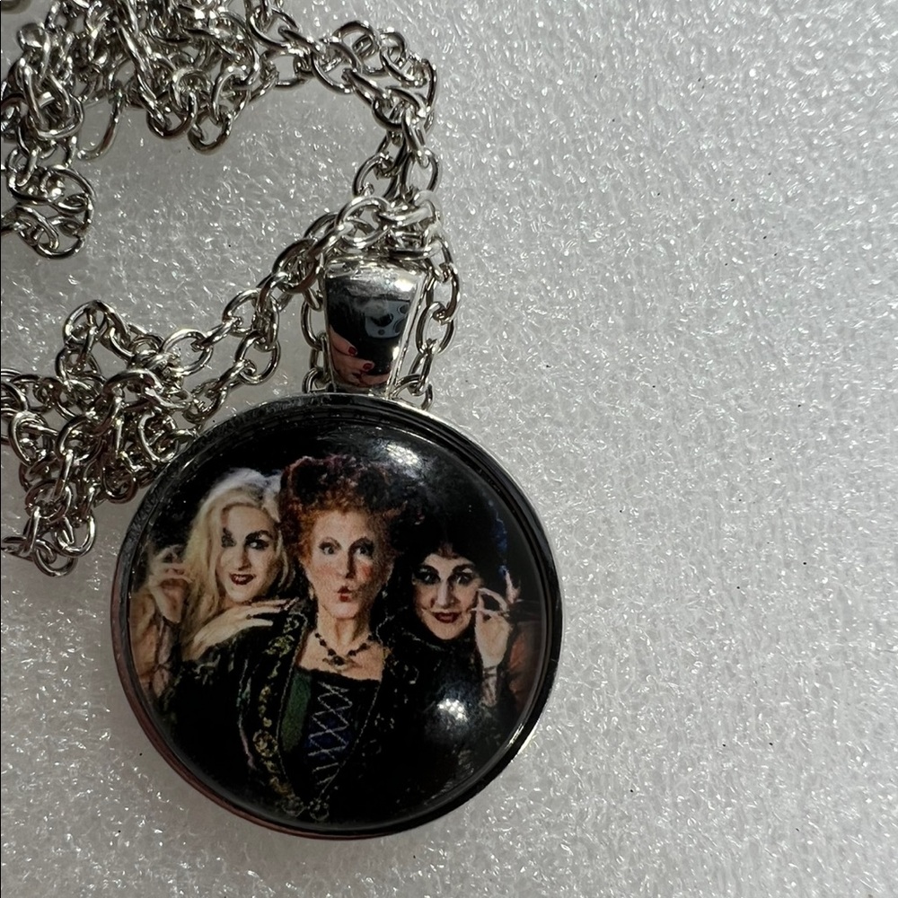 $2 Hocus necklace.  new. $2 WITH ANY ORDER TOTALING $10 OR MORE - Picture 3 of 14